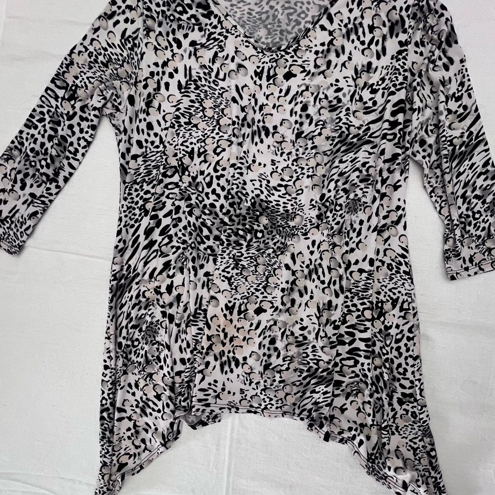Clara Sunwoo XL V-Neck Animal Spot Stretch Knit Top Made in USA